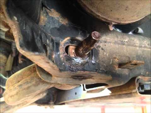 Solution for removing seized bush bolts on Land Rover Discovery 3 & 4 front suspension lower arms