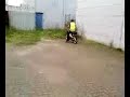 rick vallen met brommer