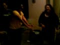 gely y amiga bailan