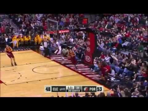 LaMarcus Aldridge’s fast break dunk against Cavaliers