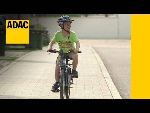 Kinder-Fahrradhelme im Test | ADAC