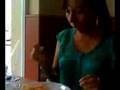 Gaby comiendo en su ultimo dia como estudiante de la uin