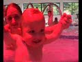 Juliens erster Tag im Schwimmbad