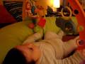bebe jugando