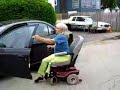 La vieille dame avec une jambe a amputé La vieille dame avec une jambe a amputé