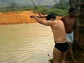 Comédia.. kkkkk. Meu pai caindo no rio em Parauapebas.