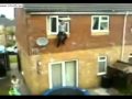 Saltando el Trampolín por la ventana