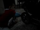 Matias y la rueda de su coche
