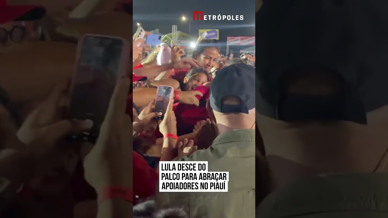 Lula desce do palco para abraçar apoiadores no Piauí