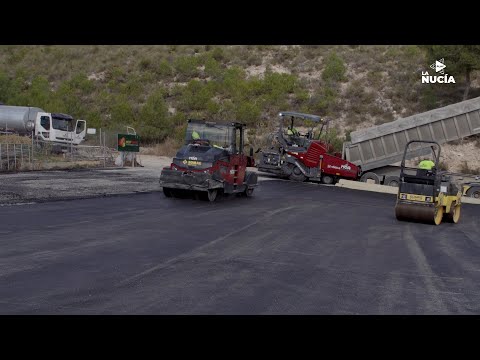 La Nucía asfalta el parking de la Urb. Montecasino