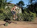eu rampando de bicicleta
