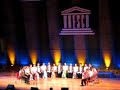 Les Philippine Madrigal Singers en concert à l'UNESCO, Paris, France à l'occasion du 60ème anniversaire des relations diplomatiques franco-philippines, été 2007