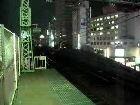 EH200の貨物列車と根岸線209系