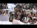 Miles de estudiantes mexicanos elevan su voz contra los políticos y la prensa.wmv