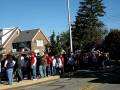 videos de People Waiting to Get on the Westmont High Speedline to See the Phillies Parade