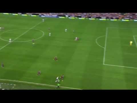 Valencia CF: Regla 8 - Centro desde la banda de Feghouli Valencia CF: Regla 8 - Centro desde la banda de Feghouli