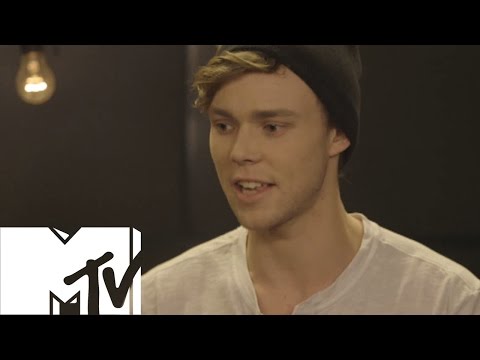 MTVUK - 5 Seconds Of Summer Talk Fans and One Direction