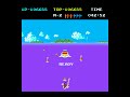 partida completa de este genial arcade de la irem corp del a�o 1983. en la decada del 80 eran muy comunes los juegos de sky acuatico desarrollados no solo para salones de maquinas si no tambien para ocupar su lugar en centros turisticos y salas de estar en los hoteles cerca del mar. este juego destaca claramente por su perfecto control (1 boton de acelerar 1 de truco) su perspectiva,sus fantasticos graficos y tambien por su bonita protagonista,una de las primeras en toda la larga historia de los videojuegos. el juego se compone de 3 clases de prueba y 2 etapas de bonus,cada clase de prueba esta dividida en 2 etapas principal y secundaria de 6 checkpoints cada una: clase b (1y2) bonus de rampa clase a (1y2) bonus de slalom clase maestra (1y2) el juego consiste en superar cada una de las pruebas en un tiempo determinado,para ello debemos esquivar todos los obstaculos como las rocas que sobresalen y tener cuidado con las boyas y rampas mal tomadas,si fallamos debemos continuar desde el ultimo checkpoint y con menos tiempo,al acabarse el tiempo game over y no hay continuacion. en ciertos lugares tambien aparecen tiburones pero si sos comida de uno de estos no hace falta aclarar que tampoco hay continuacion! el sistema de scoring es muy simple se suma el tiempo ganado al final de cada etapa,o andando de espaldas durante el trayecto,tambien se suman puntos pasando entre las boyas o saltando rampas que aparecen esporadicamente,las etapas de bonus son una jugosa fuente de puntaje  ... 