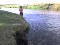 El Alexander tirandose al arroyo en bisi