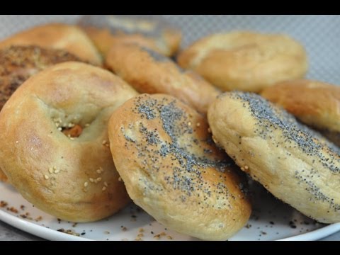 bagels - Vous avez été nombreux sur http://www.hervecuisine.com à me demander la recette en vidéo des BAGELS américains tellement tendance en ce moment... C'est assez...