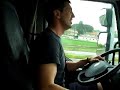 tata conducea pe pilot automat si ii iese o retardata in fatza..:))era cu var'miu:D:D:D