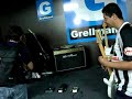 Kiko Loureiro Aut�grafando minha guitarra Ibanez jem