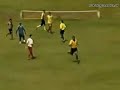 Un árbitro brasileño agrede a un jugador y luego tiene que salir corriendo