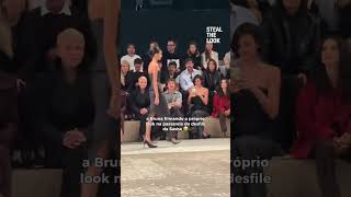 A Bruna Marquezine gravando o próprio look 🤭