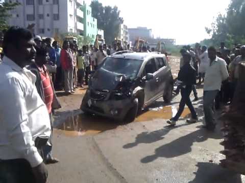 Kingfiser Red - Drink and drive accident video (Bangalore - Brokefield - Near SJR Broklyn)