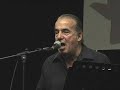 scar-Chavez-canta-en