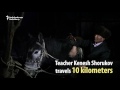 Lóháton jár munkába a kirgiz tanár