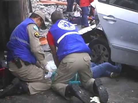 acidente - ACIDENTE ENTRE CARRETA 2 CAMINHÕES E 1 CARRO ENTRE ÁGUA BOA E CIANORTE DEIXA 2 PESSOAS MORTAS.
