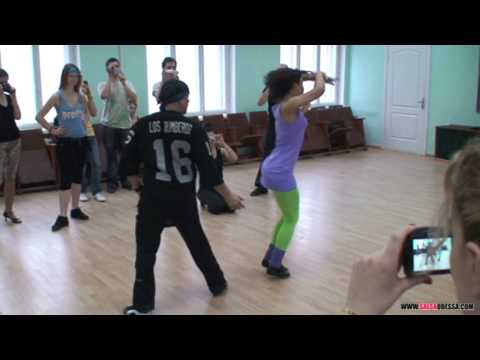 Salsa trick. Francisco Vazquez & Marta Khanna. Salsa trick. Francisco Vazquez & Marta Khanna.