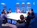 chlo� delaume faisant le bilan de l'ann�e sur le forum de l'�mission. interrogations sur la diff�rence entre le public t�l� et le public web d'arr�t sur image.