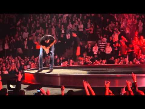 Luke Bryan at MSG NYC Jan 25, 2014 Lady jumps on stage lol