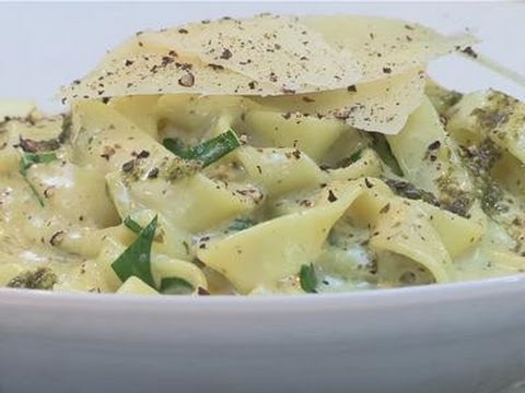 How to make a simple white pasta sauce