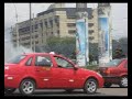 Explosión e incendio de carro