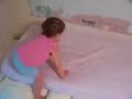 una adorable niña genio de la geografía