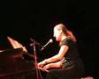 Liliana Felipe - Tiene que salir.