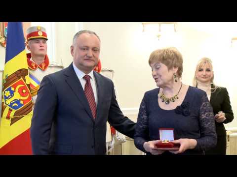 Игорь Додон вручил государственные награды гражданам Молдовы, проработавшим десятки лет во имя развития страны