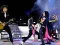 Ashlee Simpson booed
