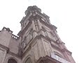Banda frente al templo