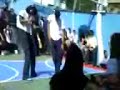 Meryenet cantandole una ranchera a mora