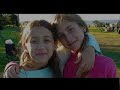 sofia y lena remontan un barrilete