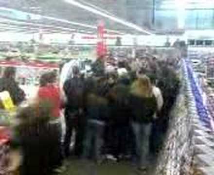 Wii in Media Markt Crissier December 20, 2006