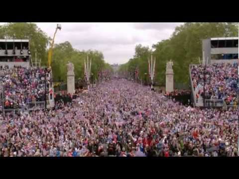 Diamond Jubilee: Video of the Flypasts and God Save the Queen
