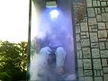 chaise electrique pr�sent devant le train fantome  king kong