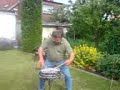 Dr. Colshorn an der Trommel