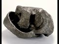 louise bourgeois
louise jos�phine bourgeois est une artiste plasticienne fran�aise[1] n�e � paris le 25 d�cembre 1911.

louise bourgeois s'est install�e en 1938 � new york apr�s avoir �pous� l'historien d'art am�ricain robert goldwater (1907-1973).

sommaire [masquer]
1 biographie 
2 voir aussi 
3 notes et r�f�rences 
3.1 liens externes 
 


 biographie  [modifier]
les parents de louise bourgeois �taient restaurateurs de tapisseries anciennes � choisy-le-roi, ce qui n'a pas �t�, selon elle, d�terminant dans sa carri�re d'artiste. cependant d�s l'�ge de dix ans, elle commen�a � aider ses parents pour les dessins des tapisseries et � faire les pieds manquants ainsi que d'autres motifs. enfant, elle est turbulente et remarque que sa nounou est l'amante de son p�re. apr�s avoir obtenu son baccalaur�at en 1932, elle �tudie les math�matiques sup�rieures � la sorbonne en g�om�trie, esp�rant trouver ainsi un ordre et une logique dans sa vie.

bourgeois s'�carta des math�matiques, trop th�oriques � son go�t : � pour exprimer des tensions familiales insupportables, il fallait que mon anxi�t� s'exerce sur des formes que je pouvais changer, d�truire et reconstruire. � elle commence des �tudes d'art � paris, d'abord � l'�cole des beaux-arts puis dans de nombreuses acad�mies ainsi qu'� l'�cole du louvre. elle a comme professeurs des artistes comme paul colin, cassandre ou bien encore fernand l�ger.

en 1937, elle rencontre l'historien d'art am�ricain robert goldwater. elle l'�pouse et s'installe avec lui � new york l'ann�e suivante. c'est l� qu'elle entre en relation avec le milieu des surr�alistes, dont la plupart ont quitt� la france pour les �tats-unis pendant la seconde guerre mondiale et pr�sente sa premi�re exposition personnelle en 1945.

 
sculpturedans les ann�es 1950, ses sculptures ont l'aspect de totems sinueux et lisses, d'inspiration surr�aliste. travaillant � l'�cart de la sc�ne artistique, elle pr�sente peu d'expositions personnelles jusqu'� ce qu'un vif int�r�t se manifeste pour son travail dans les ann�es 1970.

le d�veloppement de son ?uvre prend alors un tour enti�rement nouveau. non seulement des th�mes jusqu'alors latents -- la f�minit�, la sexualit�, la famille, l'adolescence, la solitude -- deviennent omnipr�sents, mais la mani�re de les traiter est enti�rement renouvel�e, avec des sculptures-installations r�alis�es avec des mat�riaux et des objets tr�s vari�s, parfois personnels.

elle impr�gne ses ?uvres, notamment sculpturales, de cette veine psychique, issue de ses traumas personnels. pleinement consciente de cette dimension de son ?uvre, elle est toutefois tr�s �loign�e des repr�sentations litt�rales qui caract�risaient, en particulier, le surr�alisme dans leur rapport � l'inconscient, et a ouvert en ce sens une voie tr�s avant-gardiste de l'art contemporain. ses sculptures monumentales d'araign�es, constructs oniriques, en sont un des exemples les plus connus.

en 1999, louise bourgeois re�oit le lion d'or de la biennale de venise pour l'ensemble de son ?uvre.
http://fr.wikipedia.org/wiki/louise_bourgeois