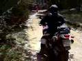 Cruzando-charco-1